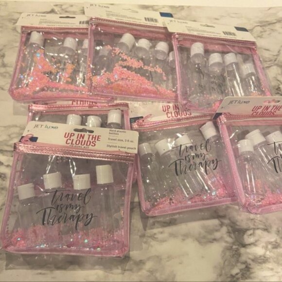 NWT Travel case with shampoo/ conditioner bottles‎ - Picture 2 of 4